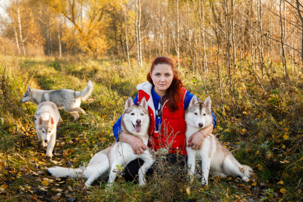 Chovatelka se svými Husky